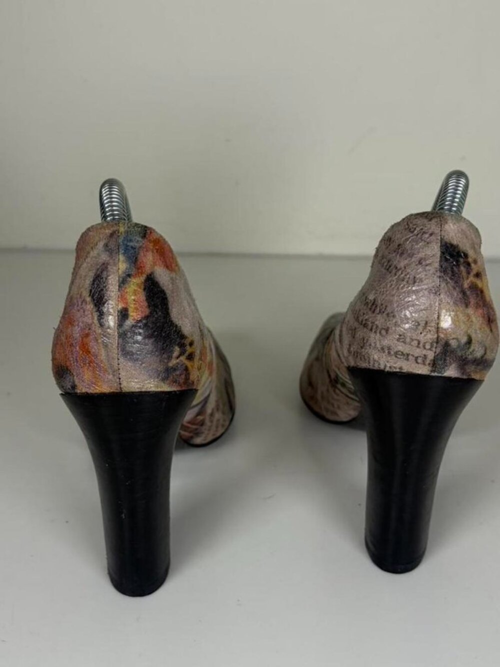 2000s Multi Pattern Closed Toe Pumps - Picture 5 of 7